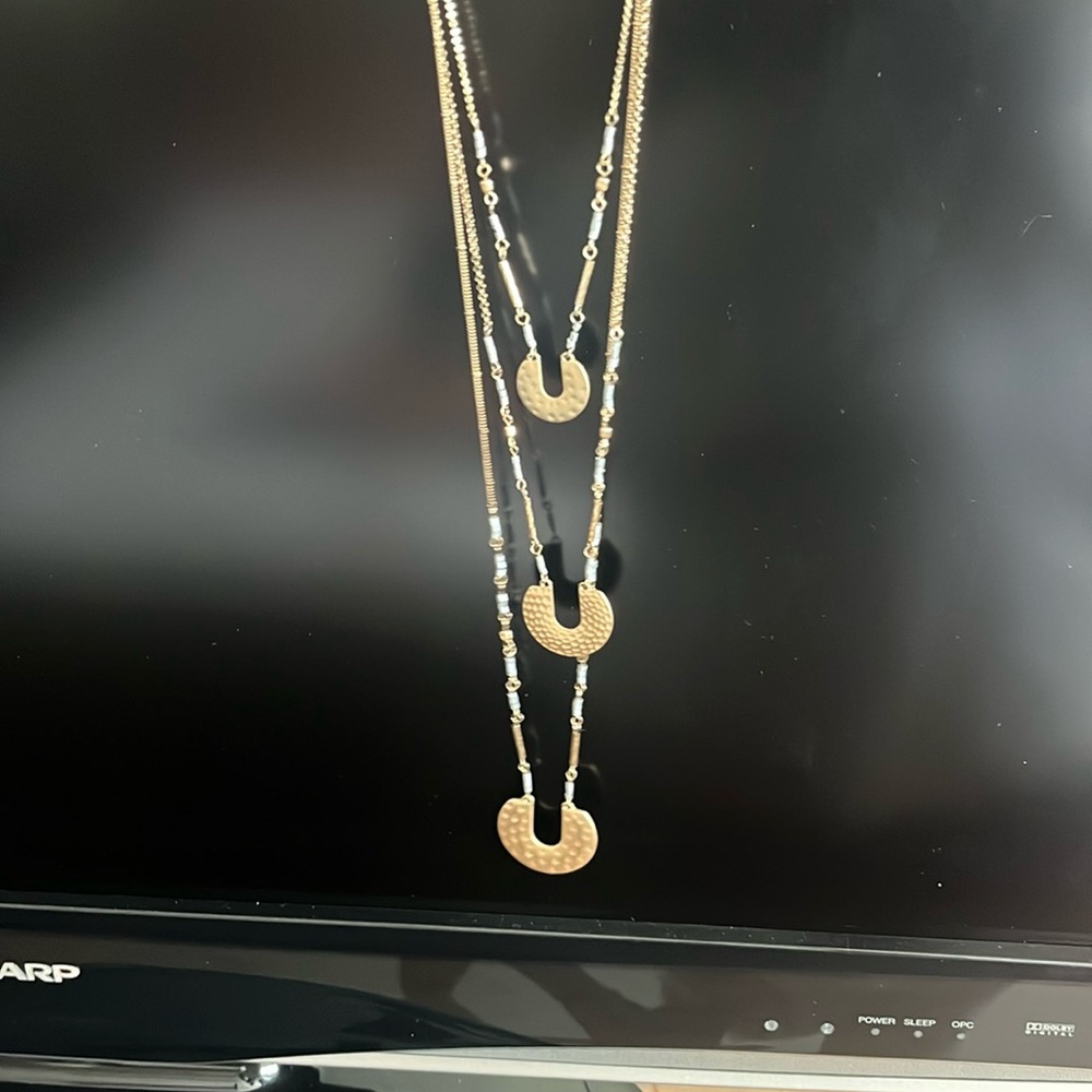 Goldtone 3-tier necklace light and delicate